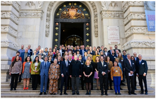 Czołowi naukowcy zebrali się na Arena for the Gap Analysis of Existing Arctic Science Co-Operations (AASCO), aby zająć się krytycznymi wyzwaniami związanymi ze zmianami klimatu i pilnymi pytaniami badawczymi dotyczącymi Arktyki. (Zdjęcie: Michael Alesi / Palais Princier de Monaco)
