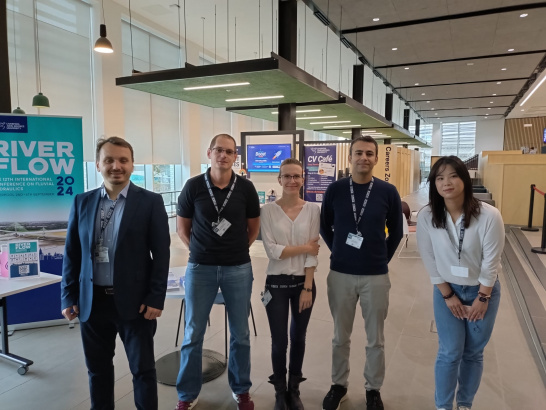 Uczestnicy konferencji Rover Flow 2024 z IGF PAN. Od lewej: Łukasz Przyborowski, Michael Nones, Arianna Varrani, Hosein Hamidifar, Yiwei Guo