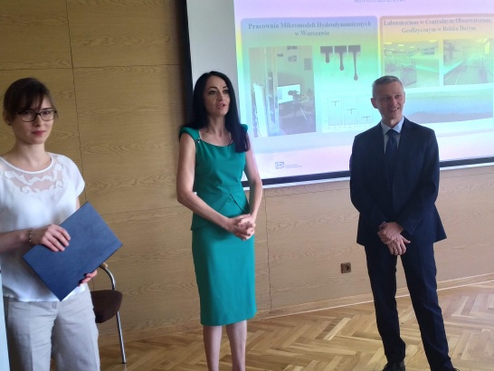 Laureatka Stypendium im. Prof. Kacpra Rafała Rybickiego - Dr Magdalena Mrokowska w towarzystwie Dyrekcji (for DP - ASK)