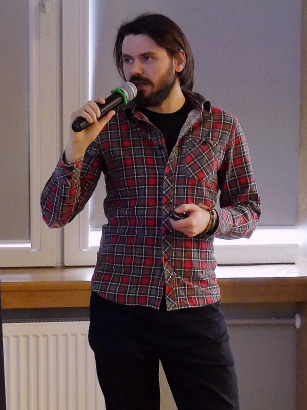 dr Wojciech Gajek w prezentacji pt. Cryoseismology in Hornsund: glacial seismicity and mechanical properties of ice