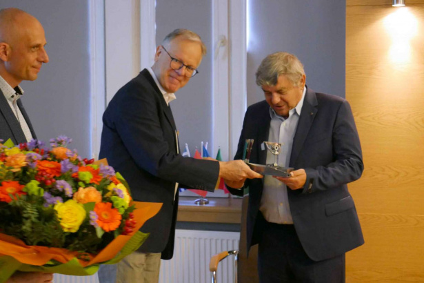 Prof. Jarosław Napiórkowski obchodzi jubileusz 50-lecia pracy naukowej w tym roku. Profesor od początku swojej kariery naukowej jest związany z naszym Instytutem.