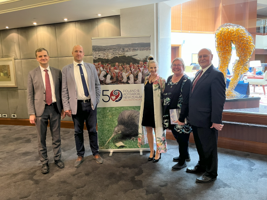 Na spotkaniu w Ambasadzie Nowej Zelandii w Warszawie. Od lewej: Ambasador Polski w Wellington Grzegorz Kowal, Krzysztof Otto, prof. Monika Kusiak, Kathie Rabel oraz prof. Roberto Rabel.