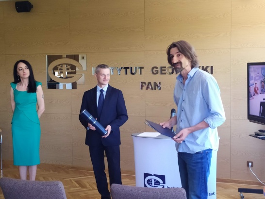 Dr hab. Krzysztof Michalski w towarzystwie Dyrekcji Instytutu (fot. DP - ASK)