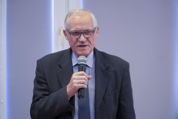 Prof. Józef Chojnicki z Katedry Gleboznawstwa Instytutu Rolnictwa SGGW 